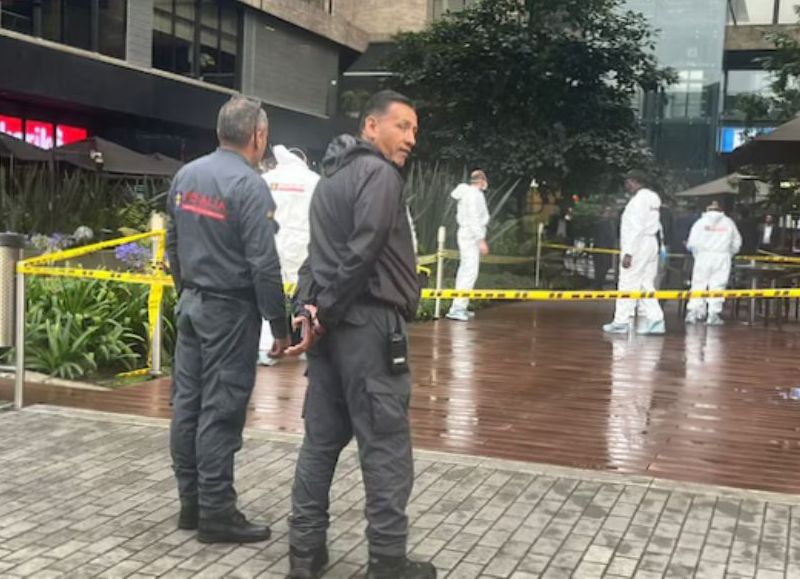 Hombre asesinado a tiros dentro de restaurante en el sector de El Salitre