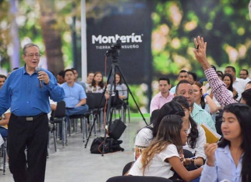 El profesor Fernando Ávila convirtió la gramática en noticia