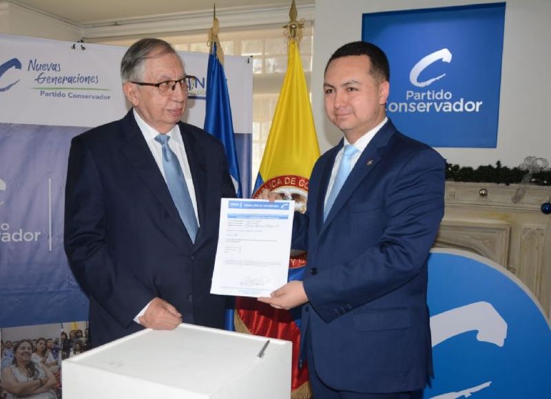 VIDEO | El coronel Carlos Alfonso Velásquez oficializó su precandidatura presidencial por el Partido Conservador
