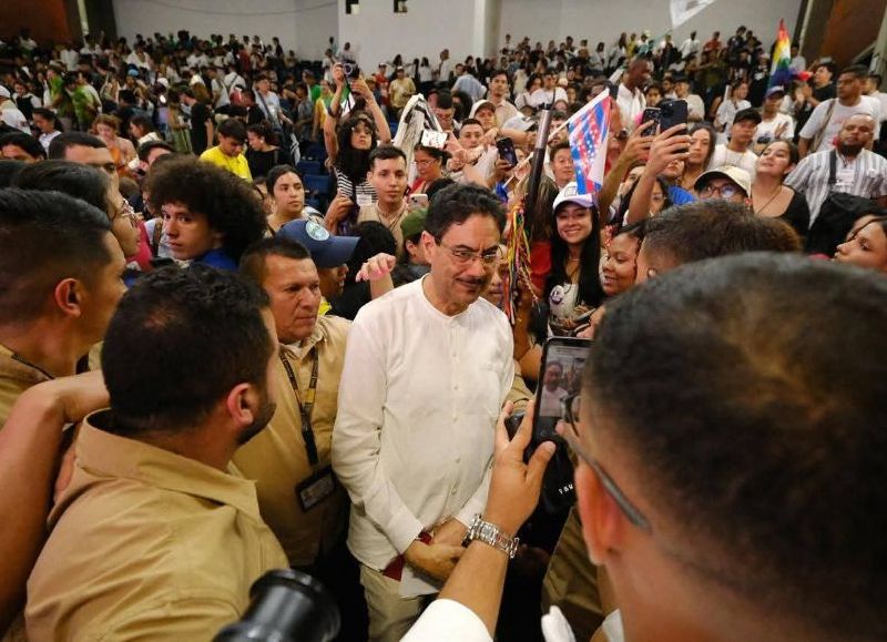 Campaña presidencial en Colombia, sin debates y amenaza de los grupos armados
