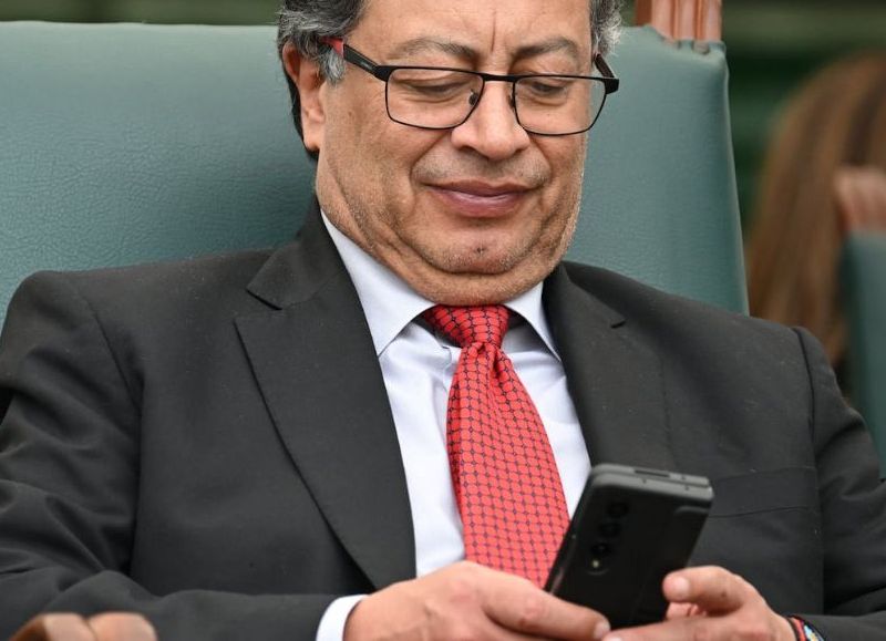 Contratos con Israel y polémica: ¿Qué dice el chat filtrado que reaviva el conflicto entre Petro y Reyes?